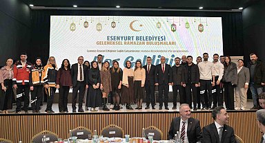 Başkan Vekili Aksoy, sağlık çalışanlarıyla iftarda buluştu