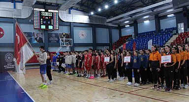 Basketbol yarı final müsabakaları Düzce'de başladı