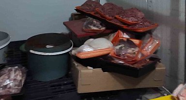 Baskın yapılan kasaptan mide bulandıran küflü ve bozuk etler çıktı