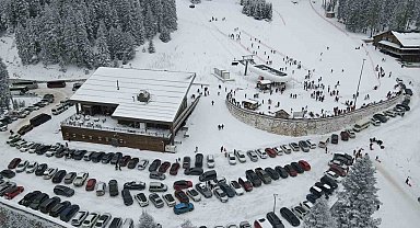 Batı Karadeniz'in en uzun pistine sahip Ilgaz Dağı, bayram tatilinde kayak severleri ağırlayacak