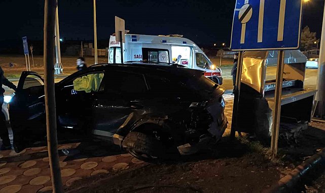 Batman'da iki otomobil kafa kafaya çarpıştı: 1 yaralı