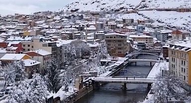 Bayburt kar yağışıyla beyaza büründü