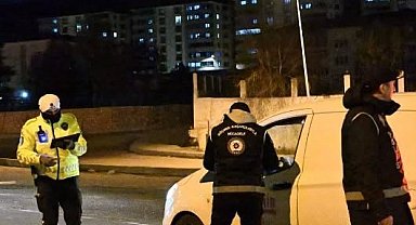 Bayburt polisi huzur ve güven için denetimlerini sürdürüyor