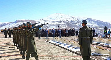 Bayburt'ta Çanakkale Zaferi'nin 111. yılı ve 18 Mart Şehitleri Anma Günü dolayısıyla tören düzenlendi