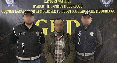 Bayburt'ta göçmen kaçakçılığı operasyonunda 5 düzensiz göçmen ile 5 şüpheli yakalandı