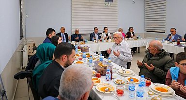 Bayburt'ta huzurevi sakinleriyle gönül sofrası kuruldu