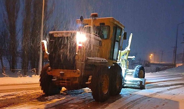 Bayburt'ta karla mücadele çalışmaları sürüyor