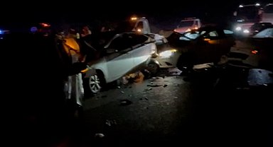 Bayram dönüşü trafiğinde zincirleme kaza: 5 araç birbirine girdi