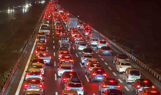 Bayram göçü sürüyor: Düzce'de trafik durma noktasına geldi
