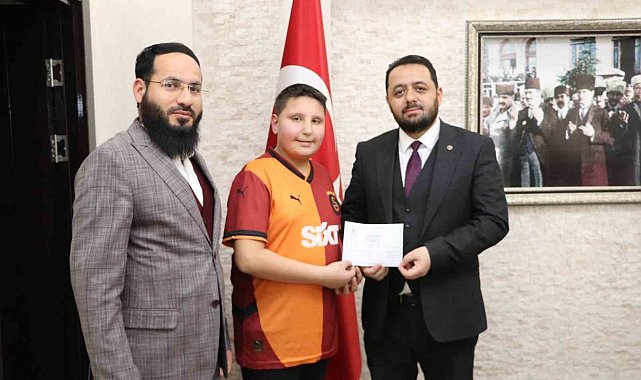 Bayram harçlıklarını Filistin'e bağışladı