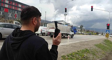 Bayram öncesi trafikte kırmızı ışık denetimi: Kural ihlali yapanlar kamerayla tespit edilip, telefonla arandı