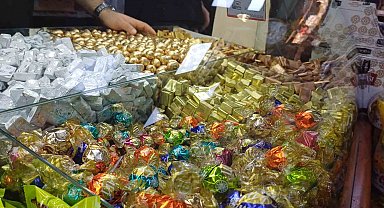 Bayramlık çikolata ve şekerler tezgahlarda