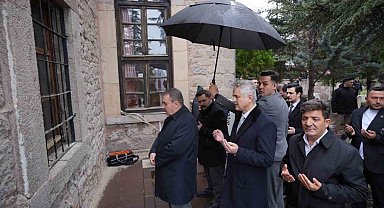 BBP Genel Başkanı Destici, Muhsin Yazıcıoğlu'nun kabrini ziyaret etti