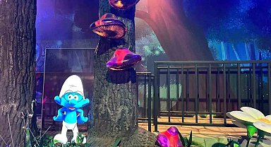 Belçika'dan getirilen dekorlarla hazırlanan "Şirinler Köyü" İstanbul'da