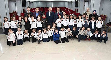 Belediye meclisinde minik misafirler yerel yönetimi yerinde öğrendi