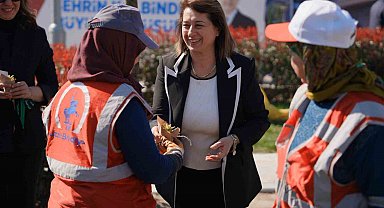 Belediye personellerine kadınlar günü sürprizi