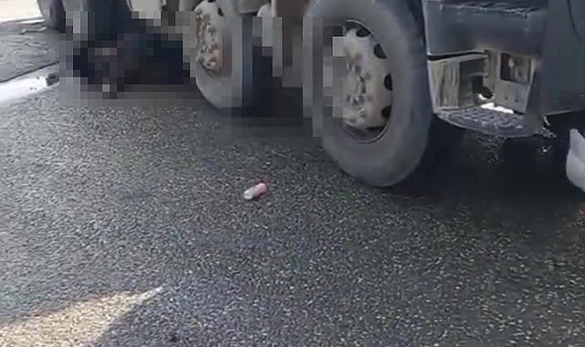 Beton mikserinin altında kalan motosikletli feci şekilde can verdi