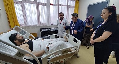 BEUN Rektörü Özölçer'den bayram ziyareti, hastalar ve sağlık çalışanlarıyla bayramlaştı