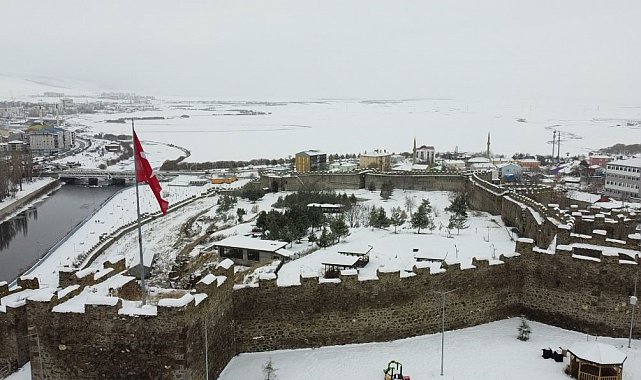 Beyaza bürünen Ardahan Kalesi havadan görüntülendi