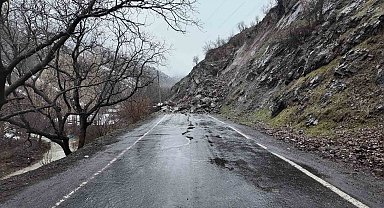Beytüşşebap'ta heyelan nedeniyle 11 yerin yolu ulaşıma kapandı