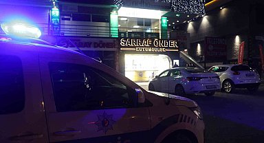 Biber gazıyla kuyumcuya giren maskeli 3 kişi, imitasyon bilezikleri çaldı