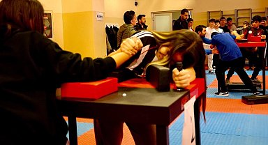 Bilecik'te Bilek Güreşi Yıldızlar İl Birinciliği tamamlandı