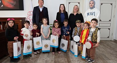 Bilecik'te minik öğrenciler davul ve manilerle Ramazan ayı coşkusunu yaşattı