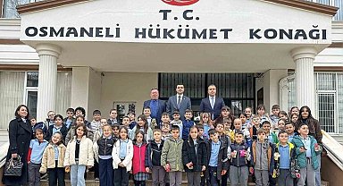 Bilecik'te öğrenciler 'Yerel Yönetimler' konusunu makamda inceledi