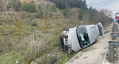 Bilecik'te şarampole uçan araçtaki 2 kişi yaralandı