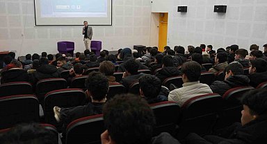 Bilim Merkezinde dronlar ve kullanımı söyleşisi