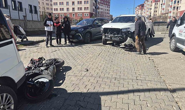 Bingöl'de otomobil ile motosiklet çarpıştı: 2 yaralı