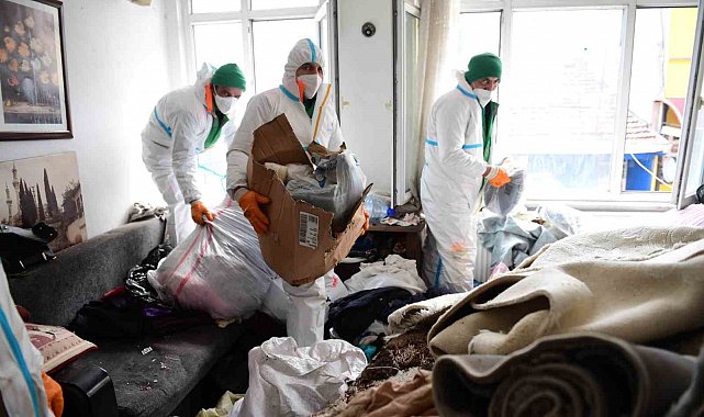 Bir daireden 4 kamyon çöp çıktı