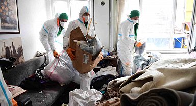 Bir daireden 4 kamyon çöp çıktı