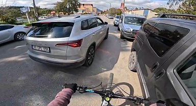 Bisikletli genci sıkıştırıp aracından inen sürücüye 180 bin lira ceza