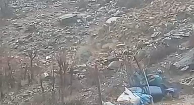 Bitlis'te heyelan köy yolunu kapattı