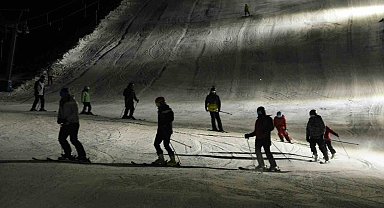 Bitlis'te iftar sonrası kayak keyfi