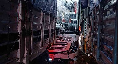 Bitlis'te otobüs tıra arkadan çarptı: 8 yaralı