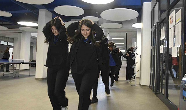 Bitlis'teki okullarda deprem tatbikatı yapıldı