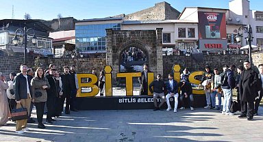 Bitlis'teki yabancı öğrenciler tarihi mekanları gezdi