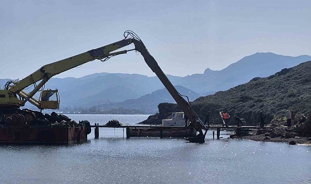 Bodrum'da iskelelerin yıkımına başlandı
