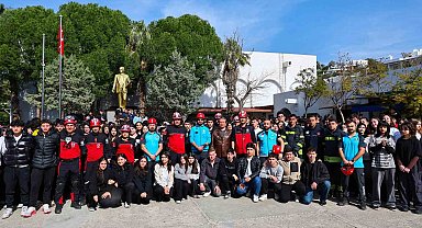 Bodrum'da öğrenciler deprem tatbikatında "çök-kapan-tutun" yaptı