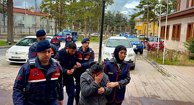 Bohçacı kılığında geldikleri köyde 880 bin TL'lik soygun yaptılar