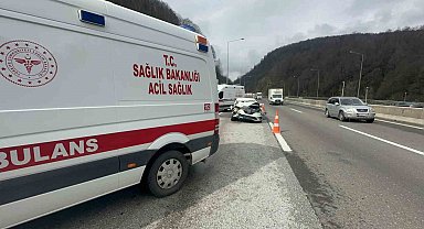 Bolu Dağı Tüneli'nde otomobille kamyonet çarpıştı: 2'si çocuk 4 yaralı