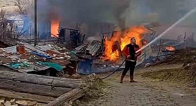 Bolu'da 3 yapı alevlere teslim oldu