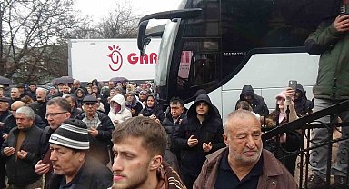 Bolu'da 37 kişilik umre kafilesi dualarla uğurlandı