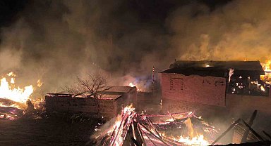 Bolu'da çıkan yangında çok sayıda yapı küle döndü