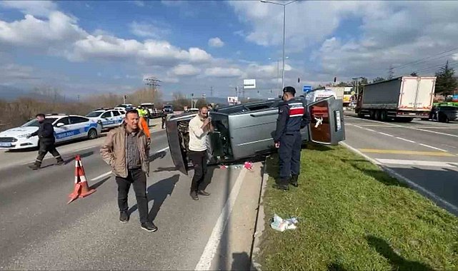 Bolu'da D-100'de feci kaza: 6'sı çocuk 9 kişi yaralandı