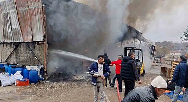 Bolu'da inşaat deposunda yangın