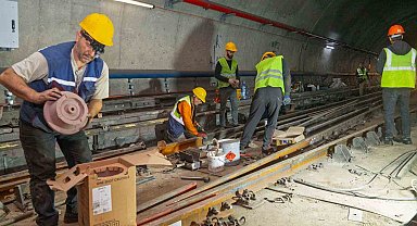 Bornova'da metro hattında raylar yenileniyor