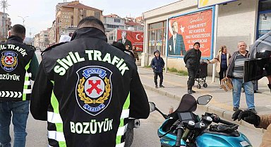 Bozüyük'te sivil trafik ekipleri göreve başladı